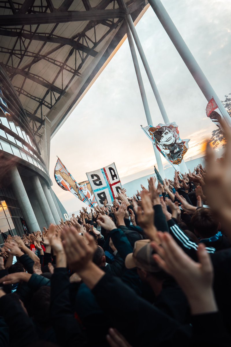 ol_inside2's tweet image. Vous cherchez un fond d’écran ? Je crois avoir ça en stock ! ❤️💙

📸 @JordanMarchandI 👈

#OLASSE #OL #OlympiqueLyonnais