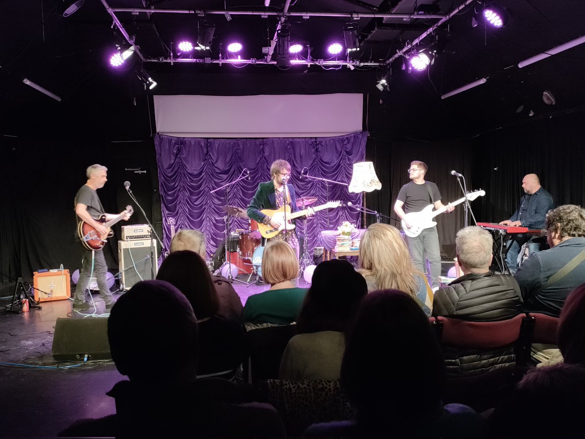 6Tsix's tweet photo. It's almost time for @barbaratheband2 https://t.co/qTbOpPWHT3