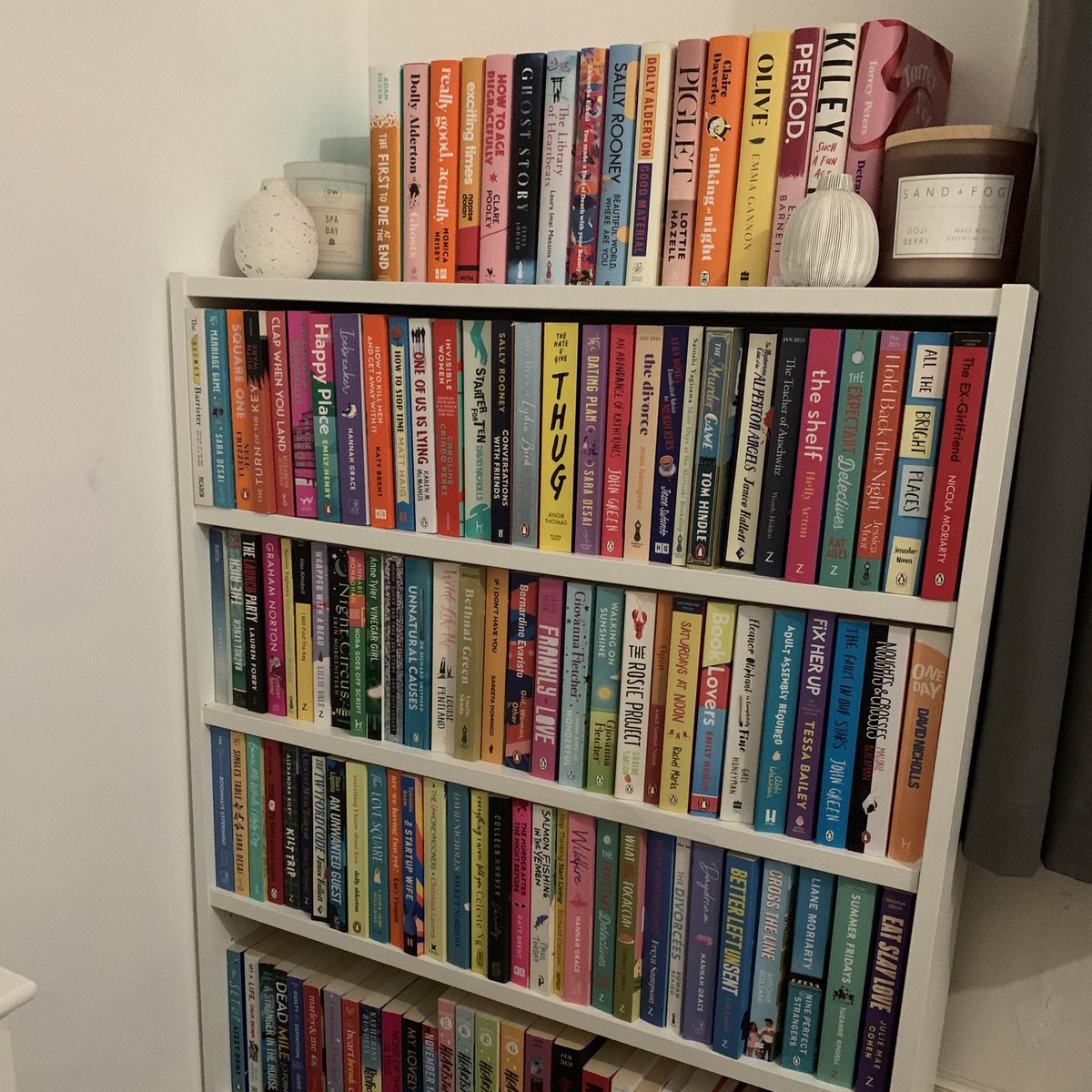I can safely say that being forced to move out of a place I love, catching the worst flu I’ve ever had, fighting the London rental market, all whilst trying to keep my life afloat, the last 6 weeks have been ✨hell✨ 

..but, I’m finally in my new home and I feel better already📚