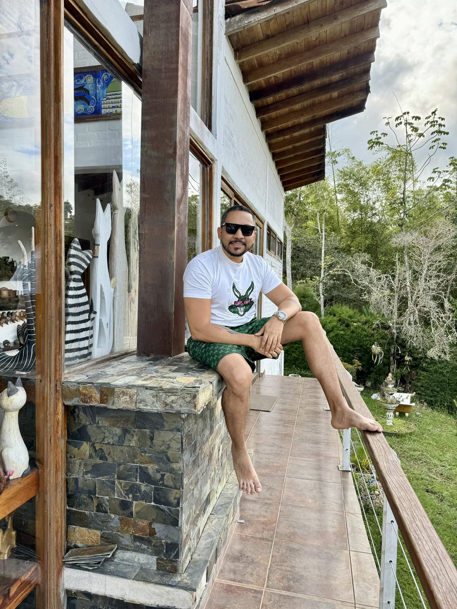 LuisFelipeRR's tweet photo. De finca andamos. 🍹😎
#LagoCalima https://t.co/w6Cltb62L8