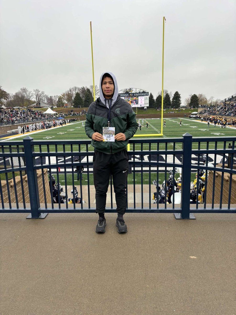 Had a great time today at <a href="/AugieFB/">Augustana Football</a>. Thank you to <a href="/CoachChaseKing/">Chase King</a> and the rest of the Augustana staff for having me out today!