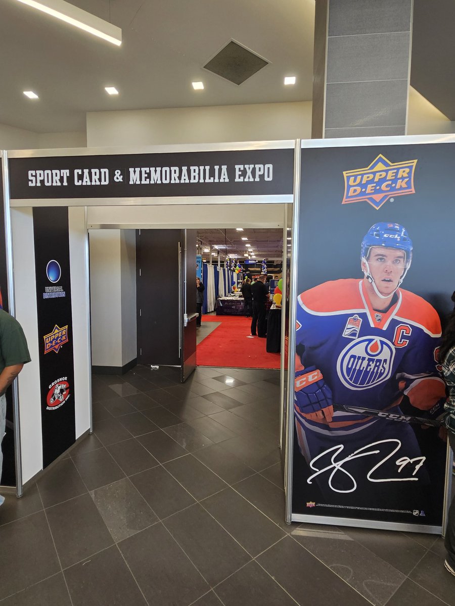 BryanCrawford40's tweet photo. The @OHL is well represented at the #SportsCardExpoToronto 🏒🏈⚾️🏀

Stopped by the @PetesOHLhockey booth and the @UpperDeckSports Lounge featuring @SpiritHockey #MichaelMisa https://t.co/NqPb8C4CPi