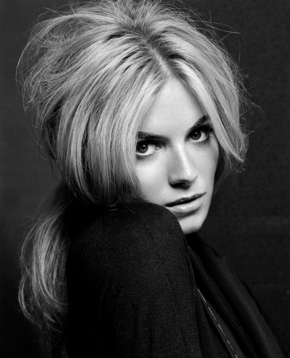 Sienna Miller Online (@siennaonline) on Twitter photo 