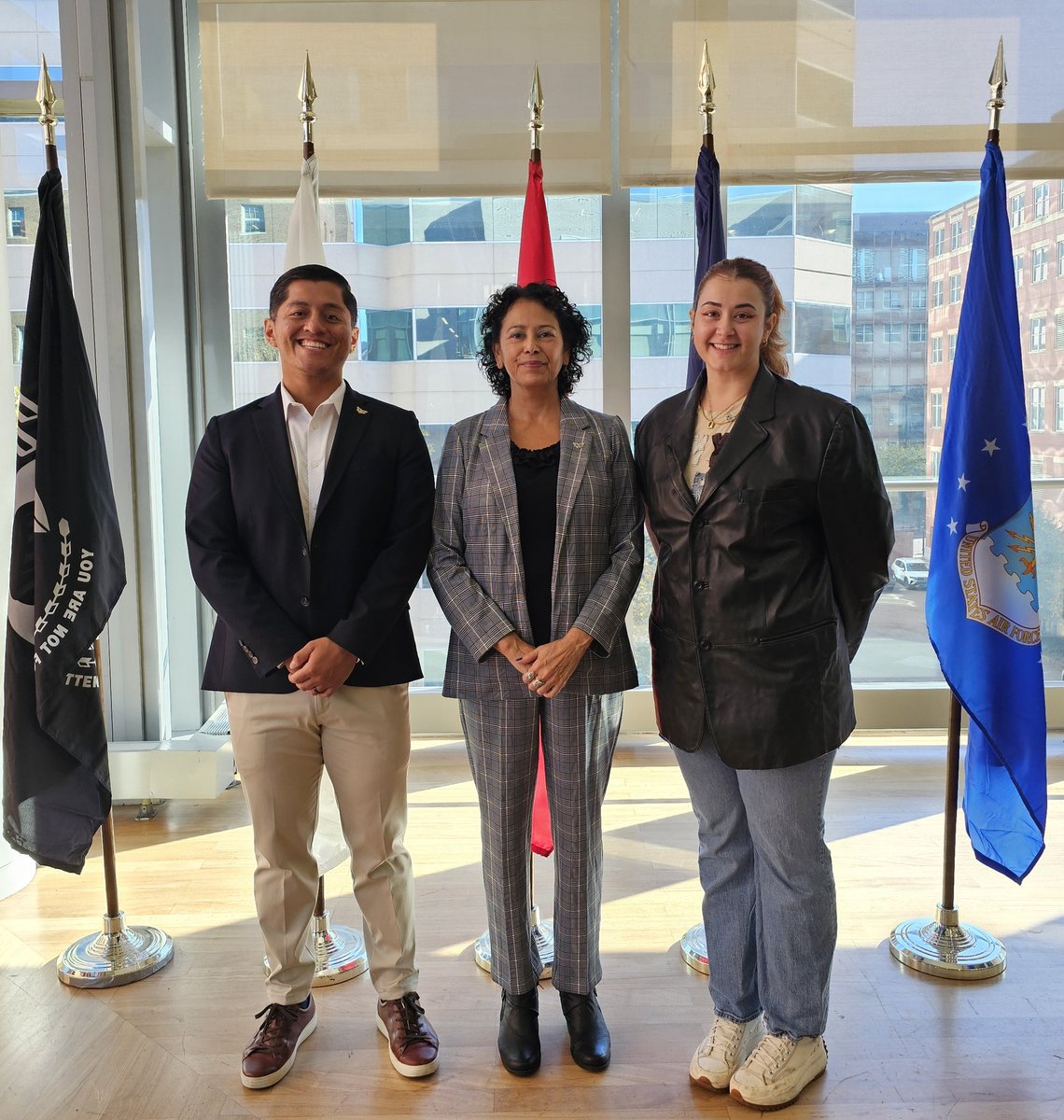 ColonelLisa's tweet image. What an honor to present at #GWU to celebrate veterans day. #studentvets #LatinaLeaders #VetAuthors