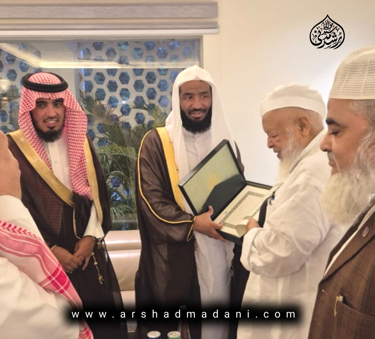 Madni0074's tweet photo. مرکزی دفتر جمعیت علماء ہند میں
امام مسجد نبوی ﷺ شیخ عبداللہ بن عبدالرحمن البعیجان کی امیر الہند حضرت مولانا سید ارشد مدنی صاحب مدظلہ سے ملاقات..
#ArshadMadani
#MuhammadMadni https://t.co/z8ozKyxkTu
