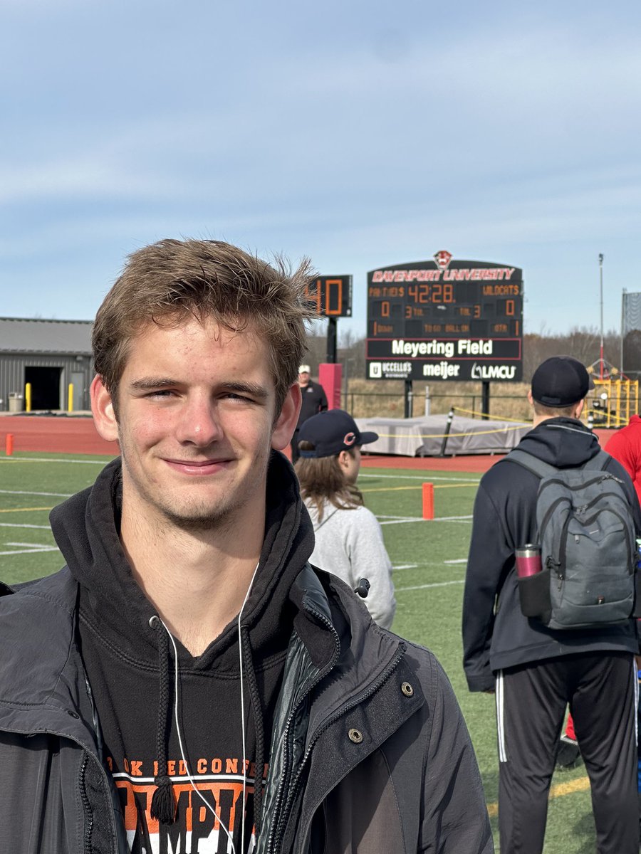 OliverSweezer4's tweet photo. I had i great visit today at Davenport university. Thank you coach estola for the invite!!  @EstolaBart 

@CoachBanaszak @RockfordRamsFB https://t.co/xiPF4j2uNX