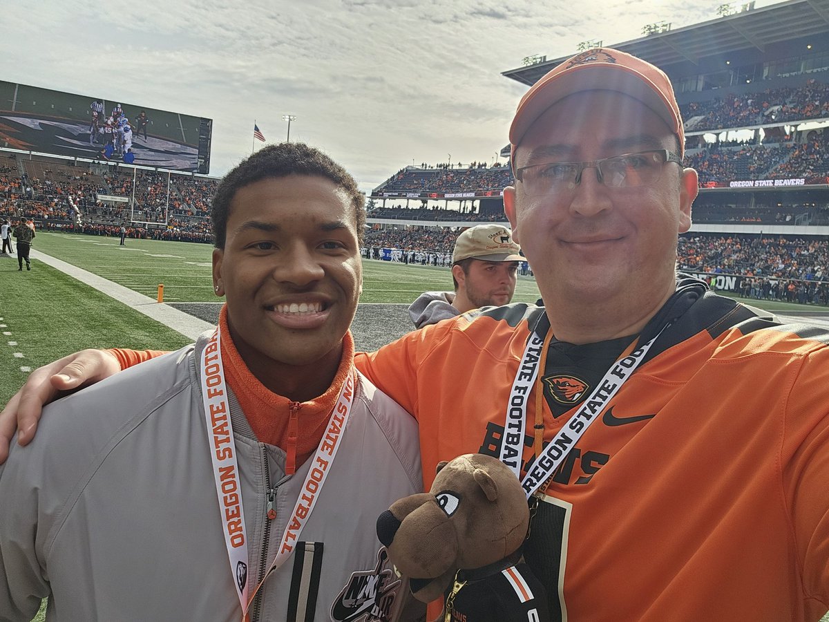 Keith - OSU (@gobeavs2k) on Twitter photo It was great to see Beavers recruit <a href="/skylerjackson06/">Skyler Jackson⭐️</a> at the game! Son of Beavers legend <a href="/sj39/">Steven Jackson</a>! I cant wait to see you on the field, thankyou for your kindness. #GoBeavs It was great to see Beavers recruit <a href="/skylerjackson06/">Skyler Jackson⭐️</a> at the game! Son of Beavers legend <a href="/sj39/">Steven Jackson</a>! I cant wait to see you on the field, thankyou for your kindness. #GoBeavs