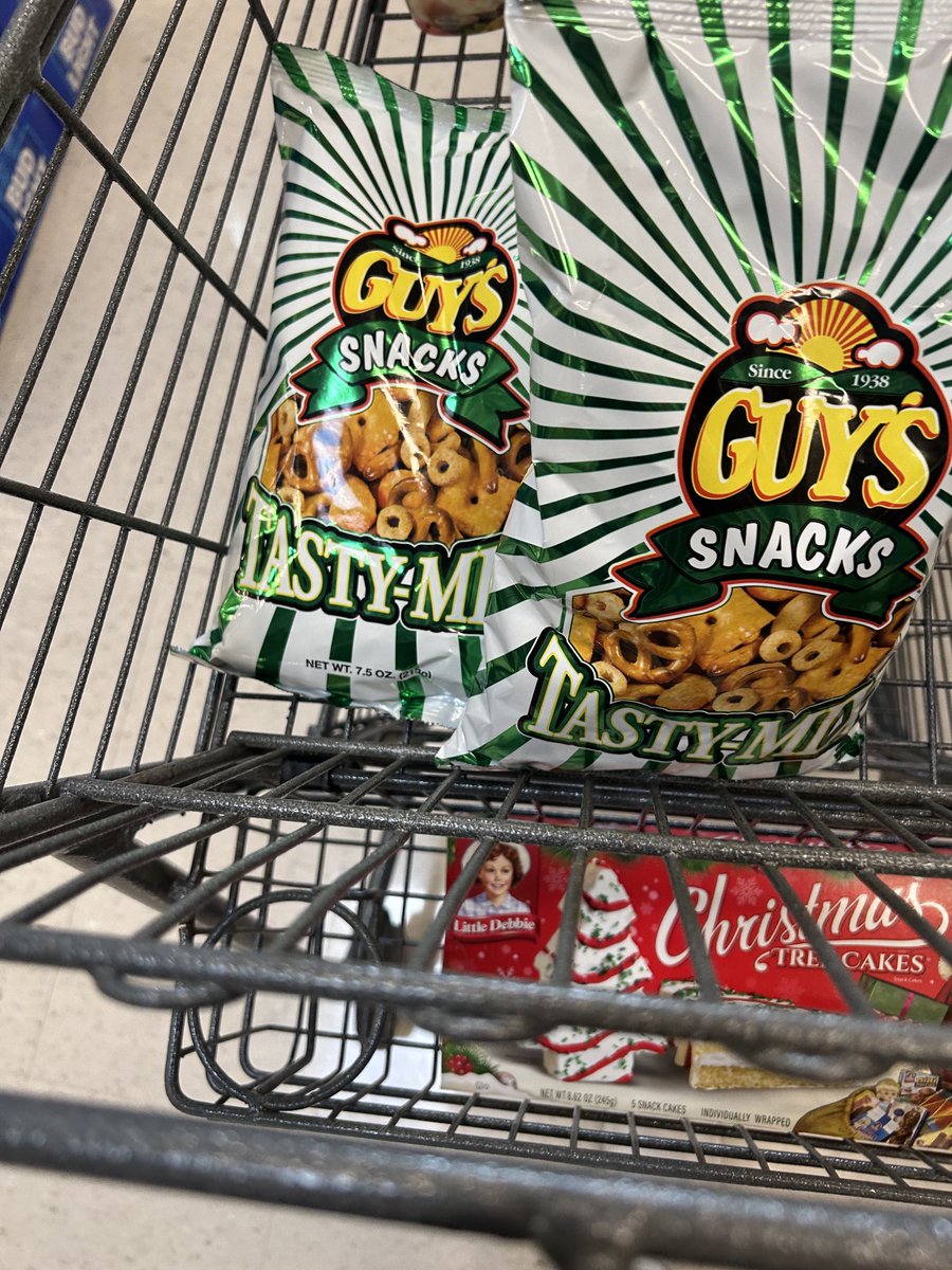 TimmyMott's tweet photo. #TheMission #Accomplished ✅ @GuysSnacks #TastyMix https://t.co/eTEQ0IOsrC