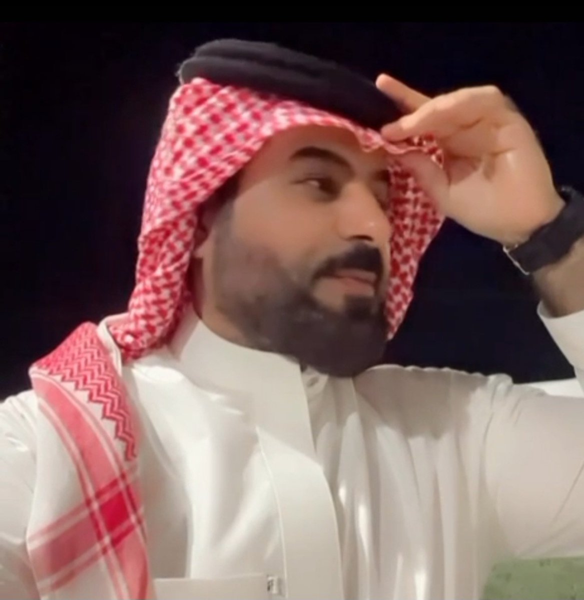 id10155888's tweet photo. "أشتاق إليه 
لكنه قتل شيئًا ما في داخلي
جعلني أنسى كيف الطريق إليه." https://t.co/J9JTcG16W5