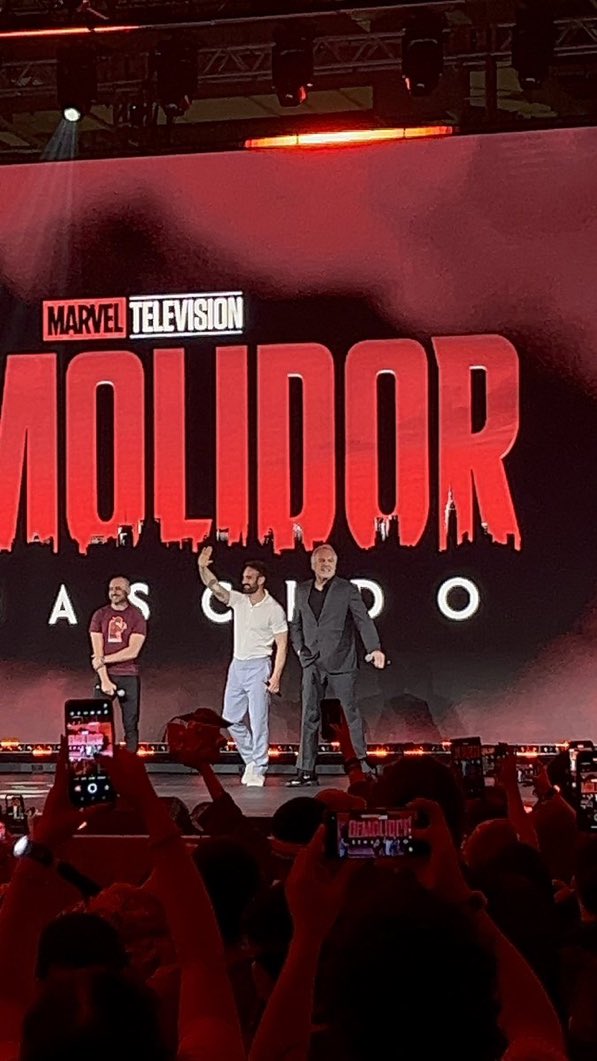 The_HeroTimes's tweet photo. Charlie Cox &amp; Vincent D’onoforio are here ! #D23Brasil #DaredevilBornAgain https://t.co/j50lqJ27ph
