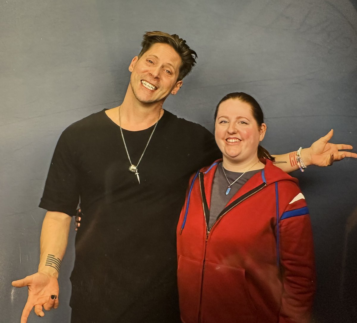 robyn2603's tweet photo. Still can’t believe this happened today 🥹🥹🥹🥹 @NeilNewbon https://t.co/Rd2quKCC4S