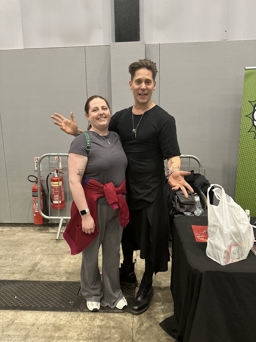 robyn2603's tweet photo. Still can’t believe this happened today 🥹🥹🥹🥹 @NeilNewbon https://t.co/Rd2quKCC4S