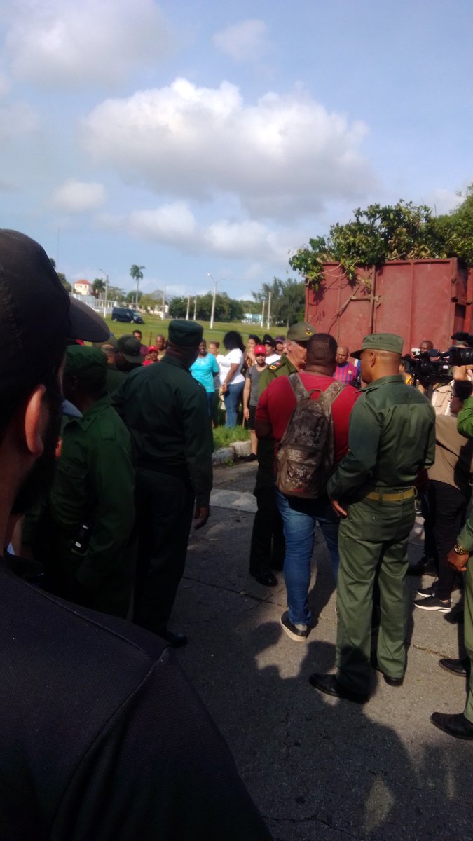 ptpedagogico's tweet photo. Comparte Presidente Miguel Díaz Canel Bermúdez con jóvenes en Ciudad escolar libertad, en fase recuperativa. 
#PTP #GEMINED #MINED #Educación #EducaciónCuba https://t.co/IHEreEqTyX
