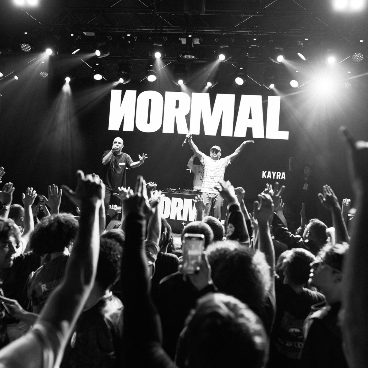 🚨 Da Poet + Kayra NORMAL olarak 10.11.2024 tarihinde 21.00 itibariyla Holly Stone Beyoğlu'nda sahnede olacağız! 

Konser boyunca ve sonrasında NORMAL CD satışı stantlarda gerçekleşecek. Aynı zamanda her zaman olduğu gibi konser sonrası imza ve fotoğraf için sizleri bekliyor