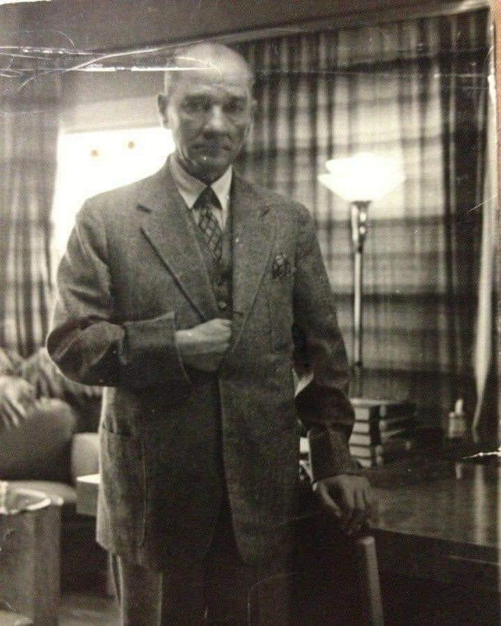 En hasta halinde bile milletini düşünen bir adam, bir milletin uğrunda canını vereceği bir adam.

Atamızı Sevgi, Saygı, Özlem ve Minnetle anıyoruz.