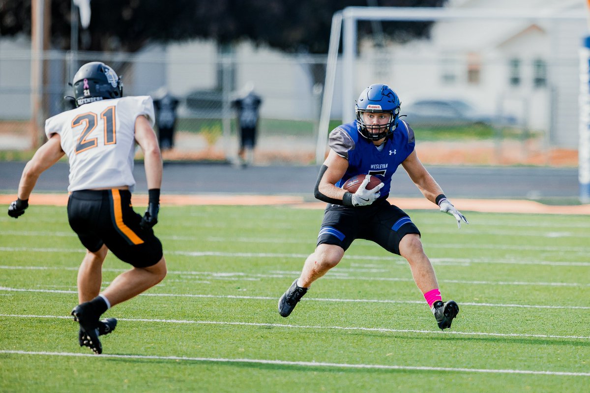 #DWUfb: That’s a DANGEROUS man! Koby Kayser runs it in another for Tiger touchdown!

2nd Half | 9:30
35-7 DWU