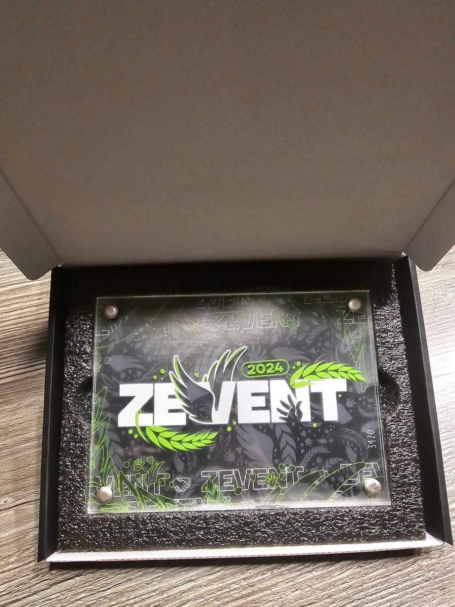 Haldamart's tweet photo. Plaque du @ZEVENTFR reçu avec Succès ! 

Encore un grand merci @ZeratoR @alexdach pour cette organisation de folie cette année !

#zevent2024#3420 https://t.co/500Fv2bYxX