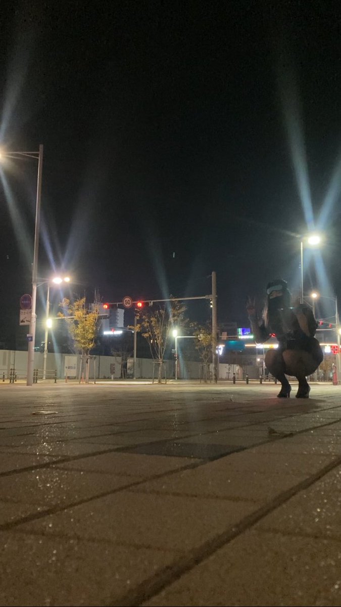 declamac's tweet photo. 야노 1탄
건물 2층에 세라복은 벗어놓구 밖으로 나왔어요. 발정난 암캐처럼 걸어다니다가 중간에 구속 당하고 싶어서 가로등에 셀프 구속하고 한동안 있었어요. 가로등에 걸어가는 동안 차들이 다녀서 무섭기도 하고 설레기도 하구..
#cd #sissy #야노 https://t.co/VZBe2FlRBK