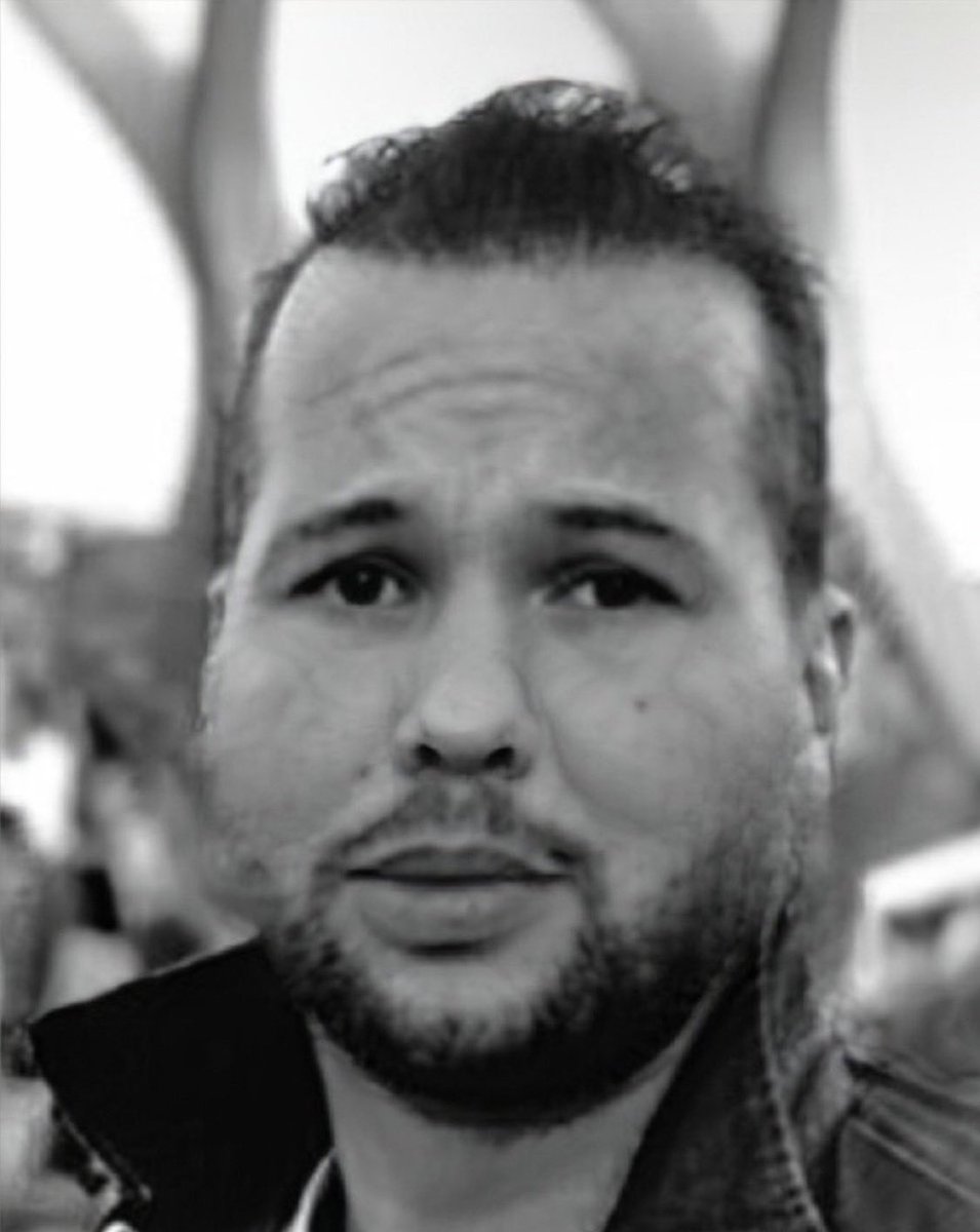 totnumjoe's tweet image. Its been nearly a month of being a twitter #bluebot and #he hasn’t paid me a dime