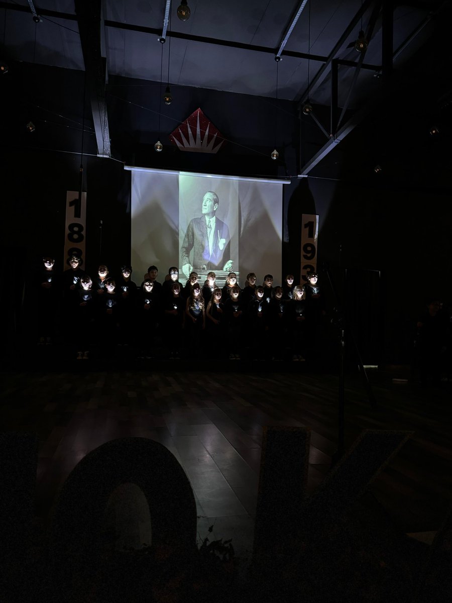 Ayvalık Bahçeşehir Koleji 
Ulu Önder Mustafa Kemal Atatürk’ü aramızdan ayrılışının 86. Yılında saygı,sevgi ve minnetle anıyoruz.