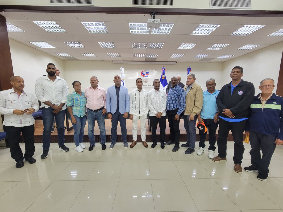 COLIMDO's tweet photo. El Comité Ejecutivo del Comité Olímpico Dominicano, felicita a Alexis Peguero Santos, quien ha sido electo presidente de la Federación Dominicana de Asociaciones de Atletismo para el periodo 2024-2028.

Les deseamos una gestión exitosa rumbo a #LA28 🏃🏾‍♂️🏃🏾‍♀️🇩🇴🔜🇺🇸.

#colimdo https://t.co/eipH8cTRit