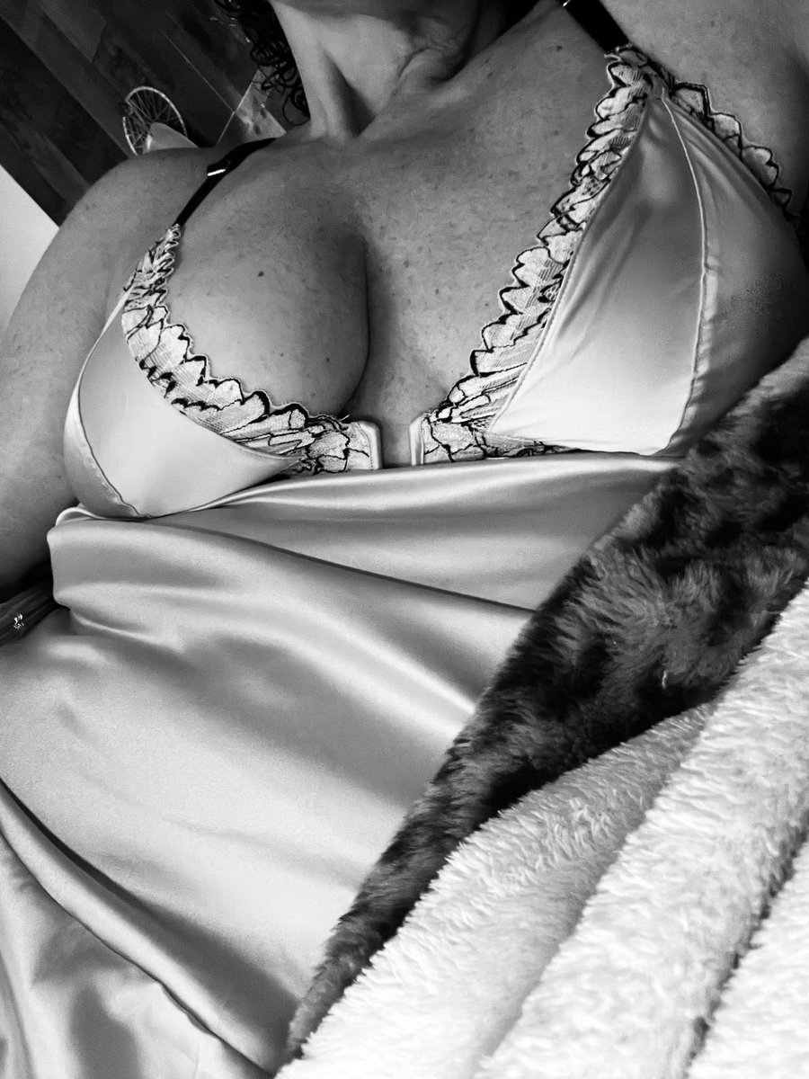 GypsySoulGodess's tweet photo. Soft elegance, sharp control. I’m searching for those who crave to be owned. Are you ready to be mine? 

#ElegantDomme #SubmitAndObey #NightfallQueen #LustForSubmission #FallingIntoObedience #MasteredByHer #UnderHerControl #DesireAndDomination #FindomWorld #gypsysoulgoddess #yourgypsysoulgoddess #curvydom #curvyfindom