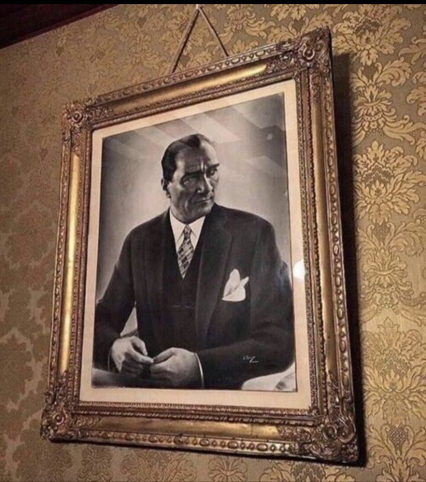 "Sen çivisi çıkmış bu dünyada duvara asılan en güzel fotoğrafsın" ♥️.  #10Kasim #10Kasım1938