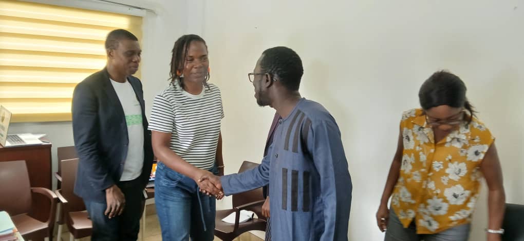 En voyage d'étude en Côte d'Ivoire, c'était l'occasion de faire la viste des médias confessionnels installés à Abidjan pour interroger leurs pratiques éditoriales et leur fonctionnement. Hier j'ai été reçu par la rédaction de la radio de l'Eglise méthodiste La Voix de l'Epérance.