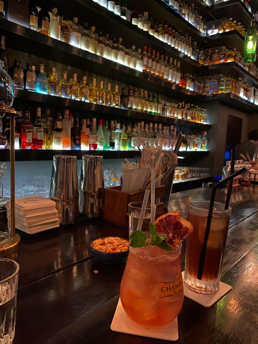d98kymberly's tweet photo. Drink a glass of cool cocktail to keep the entire body cool.🍸🍸🤪 https://t.co/Jmrza48lGR