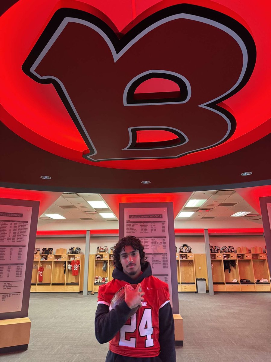 JordanWandick's tweet photo. I am blessed to receive an offer to play @BenUFootball. Thank you @CoachSchradesBU and @CoachWhitley5 for a fantastic visit! #eagles https://t.co/Bdh61O0x0S
