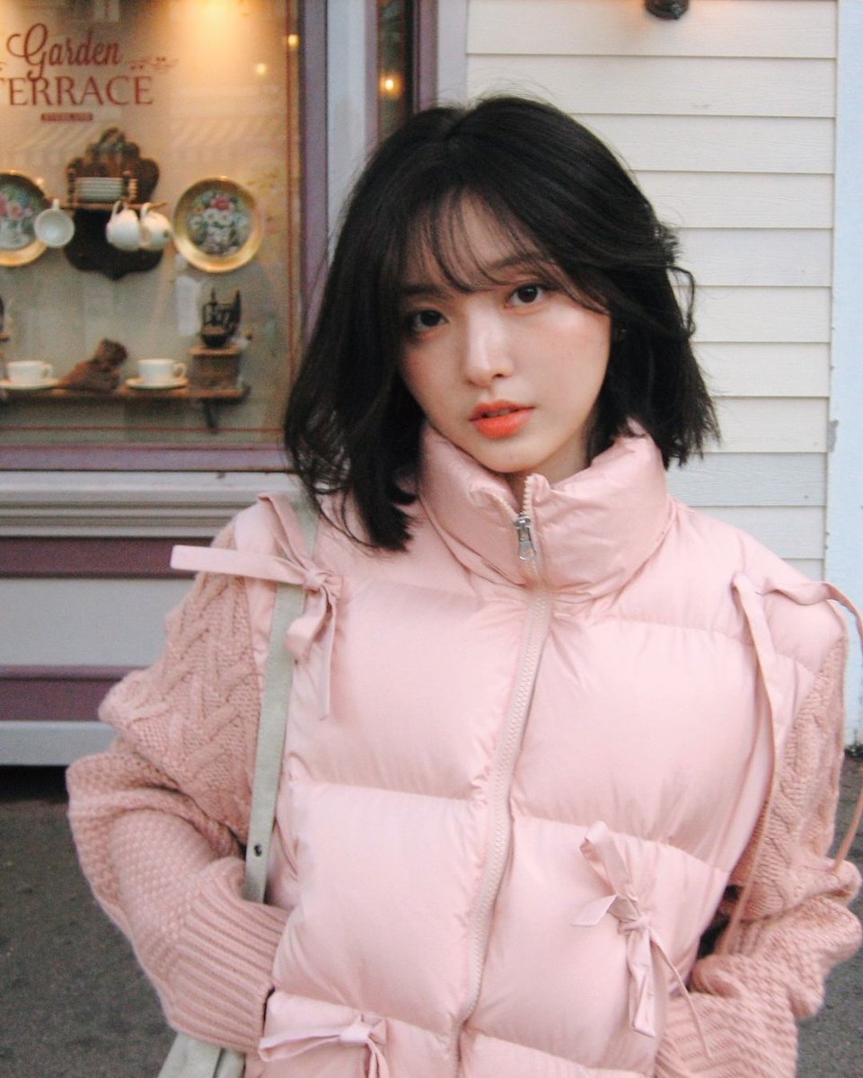 Neahee's tweet image. I'm feeling as light and airy as the cotton candy swirling on my stick. It's a day of pure indulgence, where every bite is a burst of sugary joy. The vibrant pink of my jacket mirrors the playful spirit of the day, a bold statement of carefree happiness. 🩷