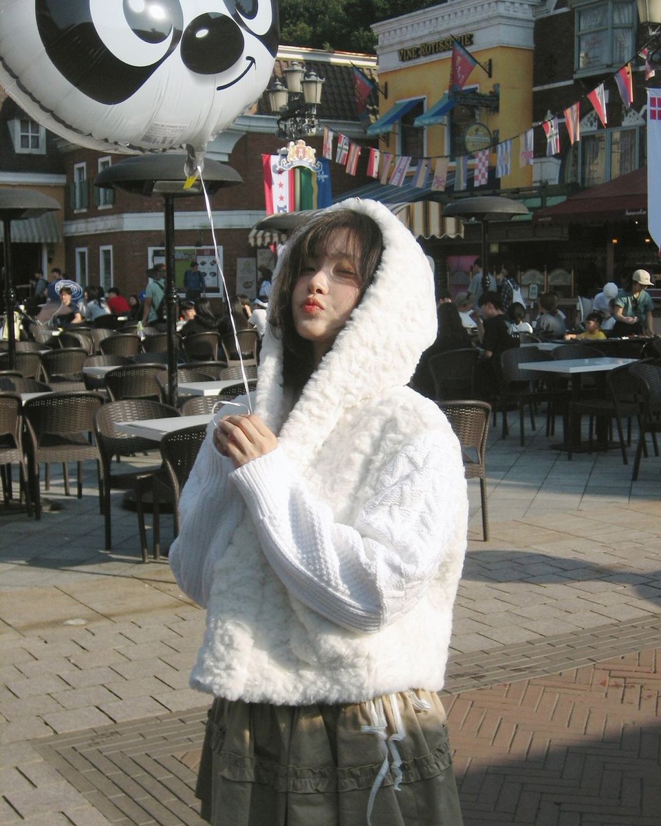 Neahee's tweet image. Feeling cuddly and cute today! This adorable panda balloon has stolen my heart and I couldn't resist sharing a moment of pure joy. 🐼🤍