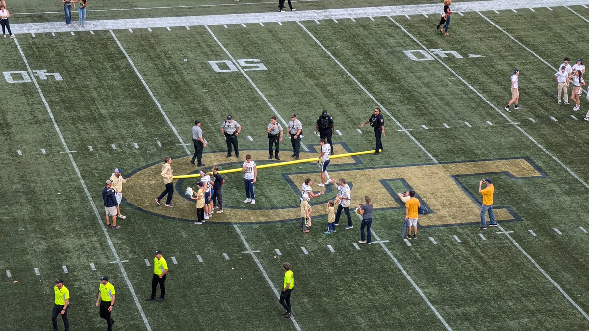 nLindsey3's tweet photo. @MrChadBishop Only half made it out safe https://t.co/8KHZLugdOK
