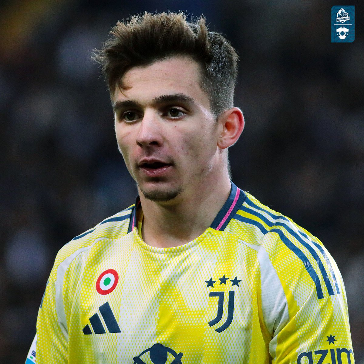 Footballogue's tweet photo. Francisco Conceição PASSEUR DÉCISIF ce soir avec la Juventus Turin dans le Derby ! 🎯🤍🖤

👕 10 matchs TCC
⚽️ 2 buts
🎯 5 passes décisives 

Il est vraiment très intéressant ce petit crack portugais 🇵🇹 https://t.co/xb7427ONH8