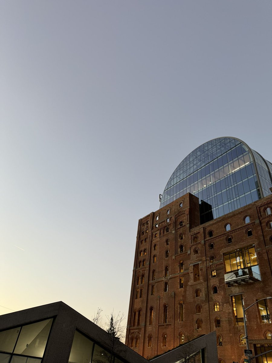 MarcusAgrippa40's tweet photo. Williamsburg Dusk
#photo #brooklyn #nyc #picoftheday #photooftheday #urbanart #photography #truth https://t.co/Sl12z9JVUC