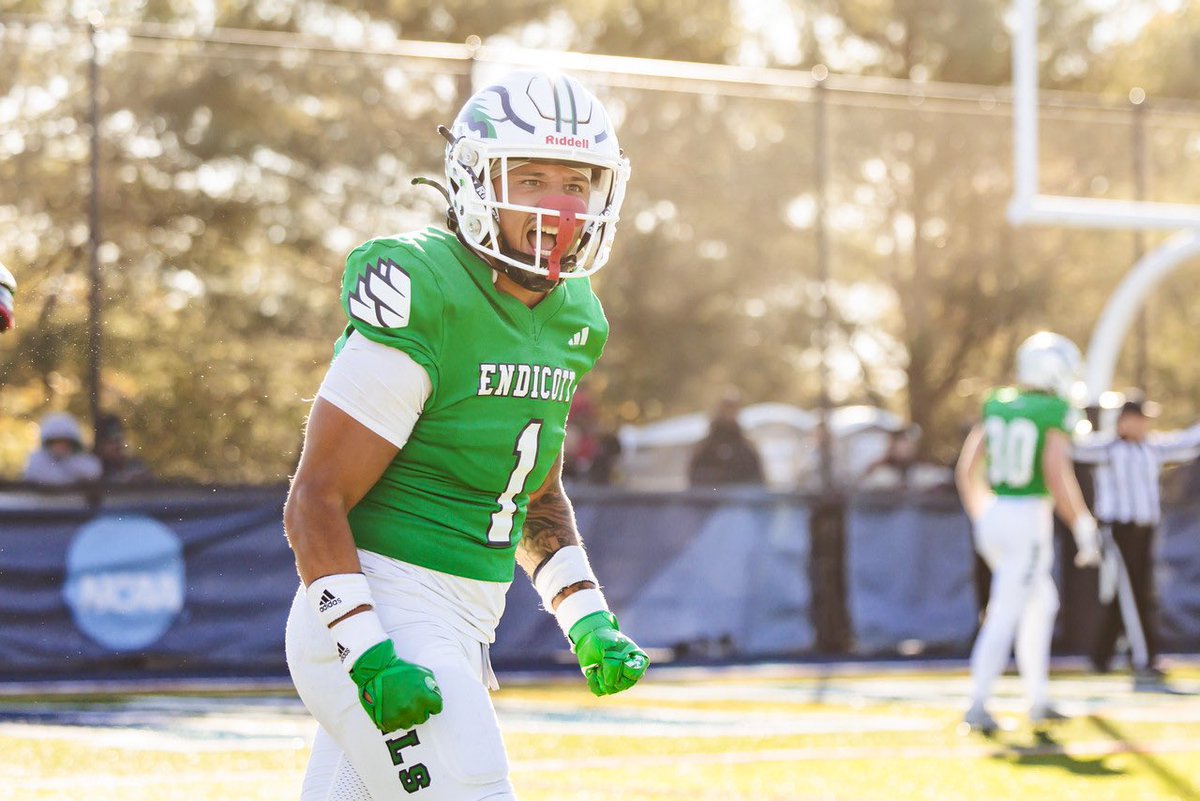 EndicottCollege's tweet photo. CNE Champions! 🏆 

The No. 11/12 nationally ranked Endicott football team defeated Husson, 32-6, in Saturday afternoon's Conference of New England (CNE) Championship matchup at Hempstead Stadium.

#ThisisEndicott https://t.co/sJAwSikRzq