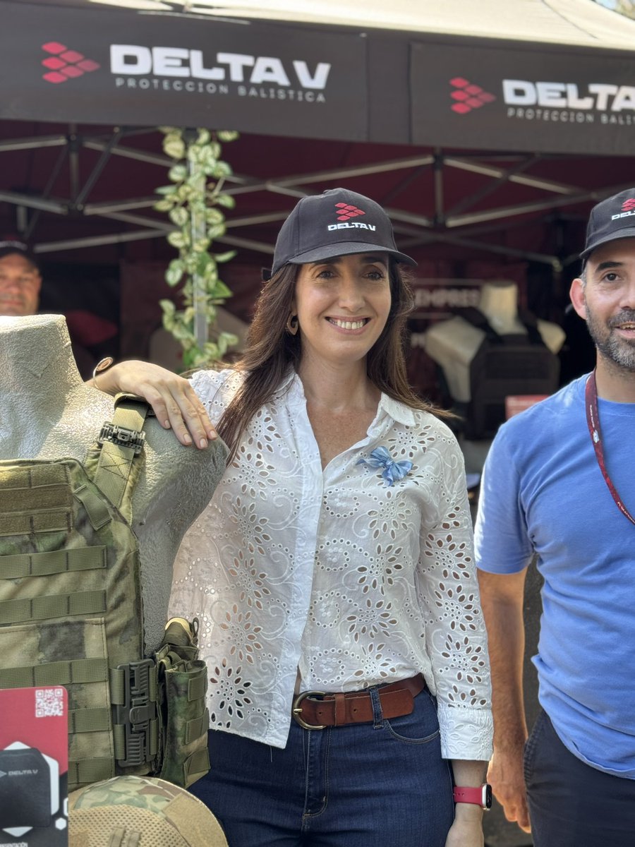 VickyVillarruel's tweet photo. BERSA es un ejemplo de Industria nacional competitiva y recursos humanos de excelencia, eso somos los argentinos. Creamos en nosotros mismos, el Estado Argentino acompañando al sector privado que crea riqueza y puestos de trabajo para nuestras familias, este es el camino a la prosperidad. Sigamos juntos esta línea. 🇦🇷