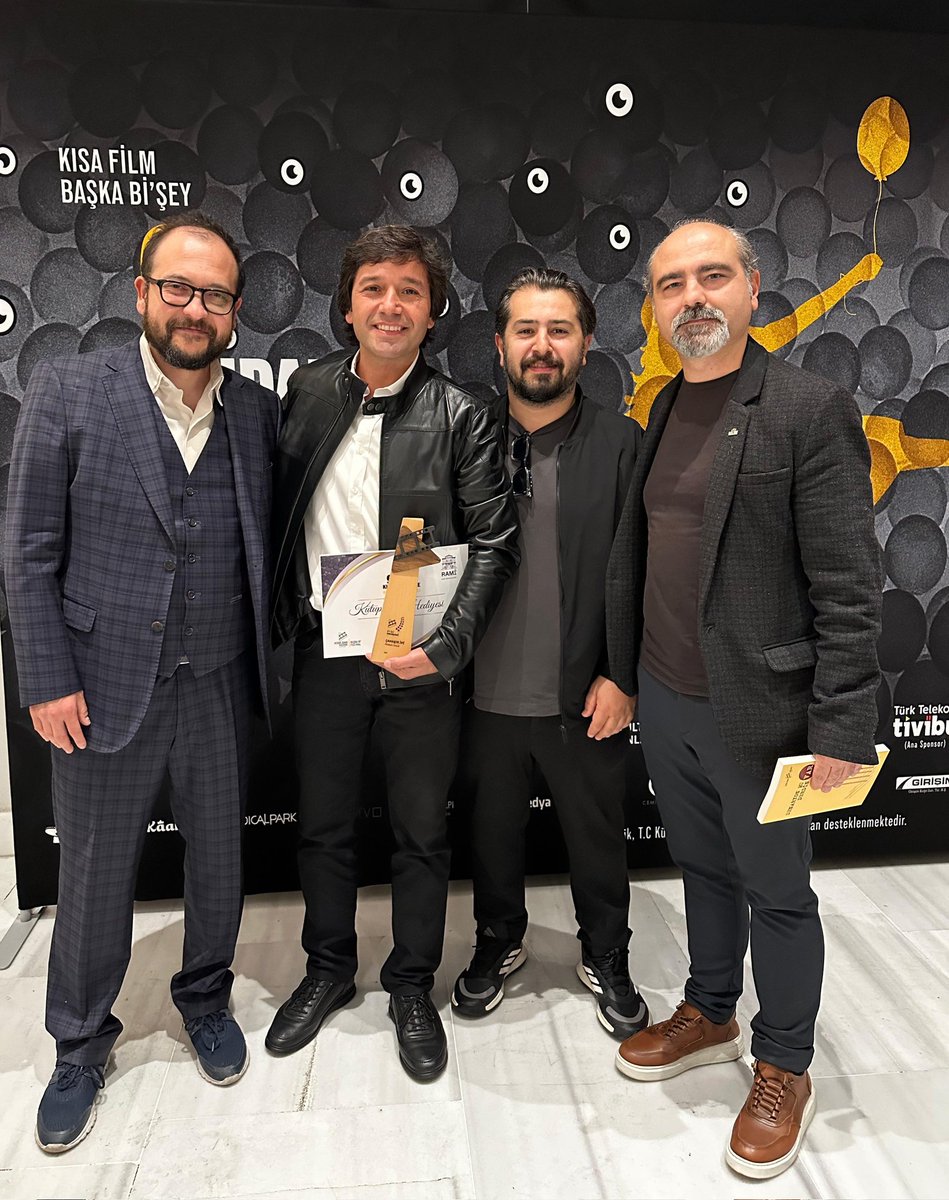 Deneysel kısa film çalışmamız Çamaşır İpi Kısa’dan Hisse Kısa Film Festivali deneysel kategoride En İyi Deneysel Film ödülüne layık görüldü. Değerli jüri heyetine teşekkürlerimi sunarım. Tüm ekip arkadaşlarımı kutluyorum. Festival emekcilerine de teşekkürler.