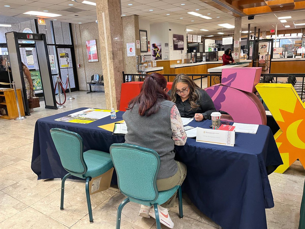 Consulado General de MĂ©xico en El Paso (@consulmexelpaso) on Twitter photo Expresamos nuestro agradecimiento a <a href="/USCIS_es/">USCIS Español</a>, Colonias Development Council, <a href="/LasAmericasIAC/">Las Americas Immigrant Advocacy Center</a>, los abogados David Haro, Gabriel JimĂ©nez, Arturo RodrĂguez y <a href="/EPCountyTXONA/">Office of New Americans- El Paso County, Texas</a> por su invaluable colaboraciĂłn.
#ProtecciĂłnConsular Expresamos nuestro agradecimiento a <a href="/USCIS_es/">USCIS Español</a>, Colonias Development Council, <a href="/LasAmericasIAC/">Las Americas Immigrant Advocacy Center</a>, los abogados David Haro, Gabriel JimĂ©nez, Arturo RodrĂguez y <a href="/EPCountyTXONA/">Office of New Americans- El Paso County, Texas</a> por su invaluable colaboraciĂłn.
#ProtecciĂłnConsular