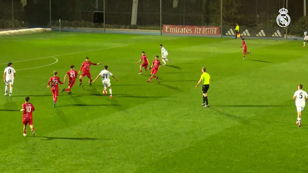 Partido entre <a href="/cddiocesanofb/">Cantera CD Diocesano</a> y <a href="/lafabricacrm/">Cantera Real Madrid</a> del grupo 5 de División de Honor. <a href="/JuvenilDH/">Juvenil División de Honor</a>. En la primera foto se ve la posición correcta de nuestro delantero del gol que nos anulan con 0-1.  En la segunda foto vemos el gol del delantero del Real Madrid (9) en claro fuera de juego