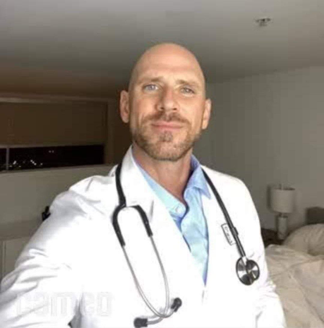 JayKubzScouts's tweet image. I've been feeling sick so i asked my doctor what he thinks, he said i've been suffering from littleBitchitis, so i'm about to lock in and get a vid done right now..
and yes this a true story, this is my doctor