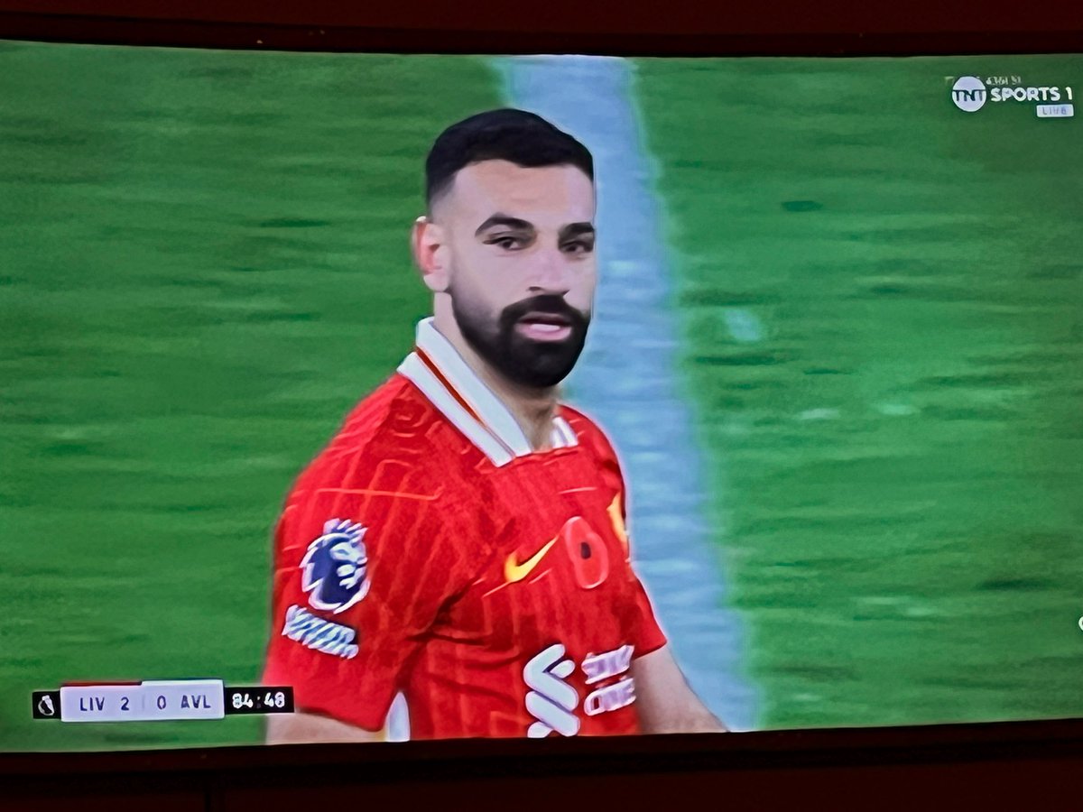 Bev2810's tweet image. 🙏#MightyMo give that man what he wants 🖊️ 😂👌❤️