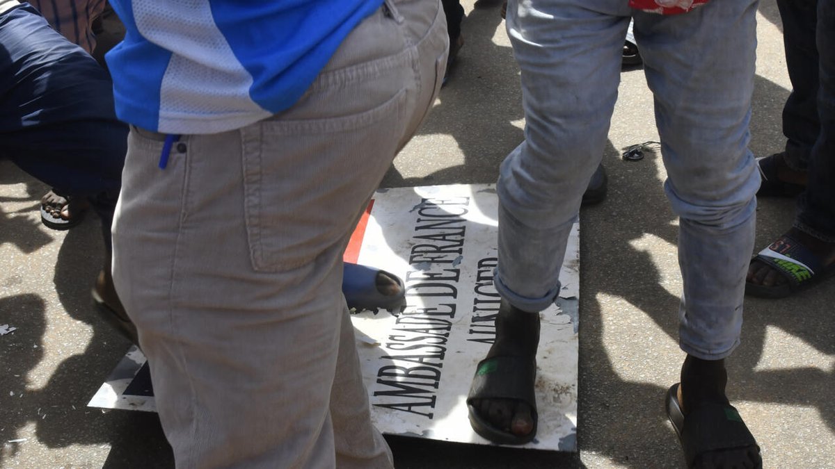 Le rejet de la France en Afrique davantage le fruit de ses politiques que de la désinformation, selon un rapport rfi.my/B7Fb.x