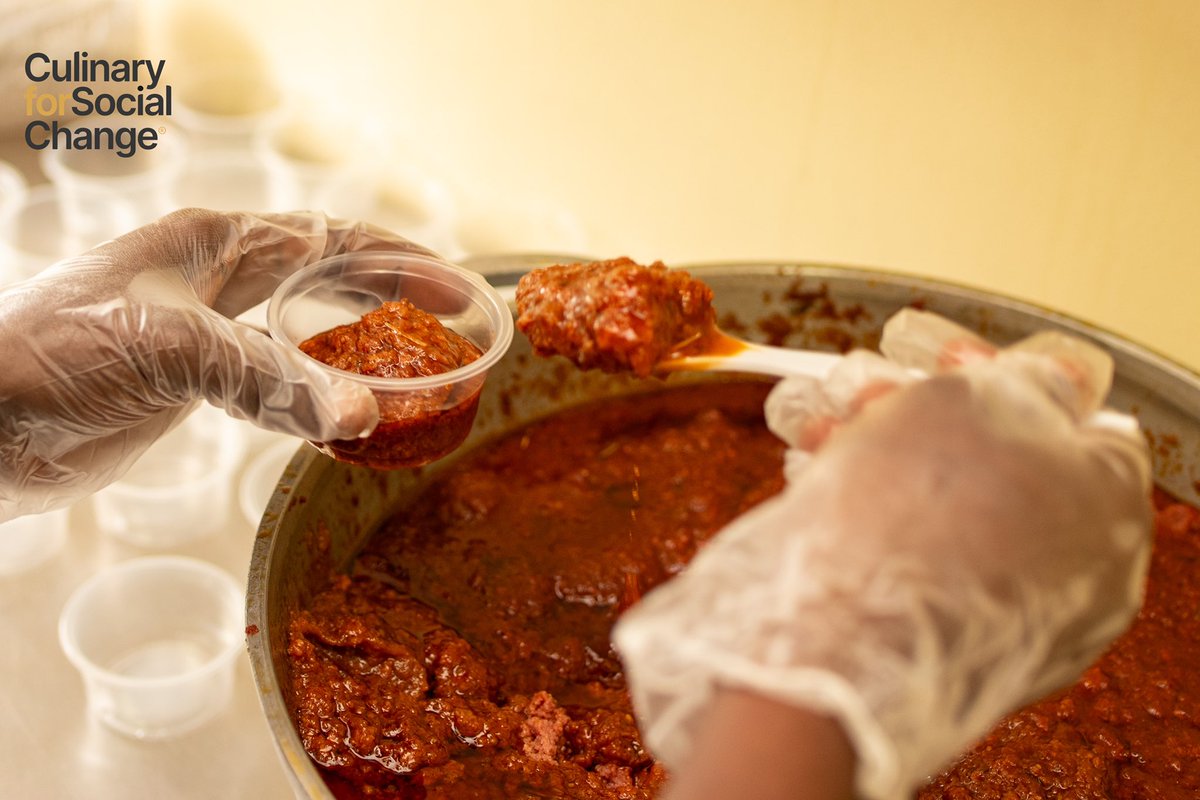 culinary4social's tweet photo. Another successful day of our Hot Meals Project at Kaneshie 1 Primary School,. 
Seeing the kids enjoy a nutritious meal is what drives us! 
Help us continue our mission by donating through *713* 4608# https://t.co/Tu9zeKNpBt