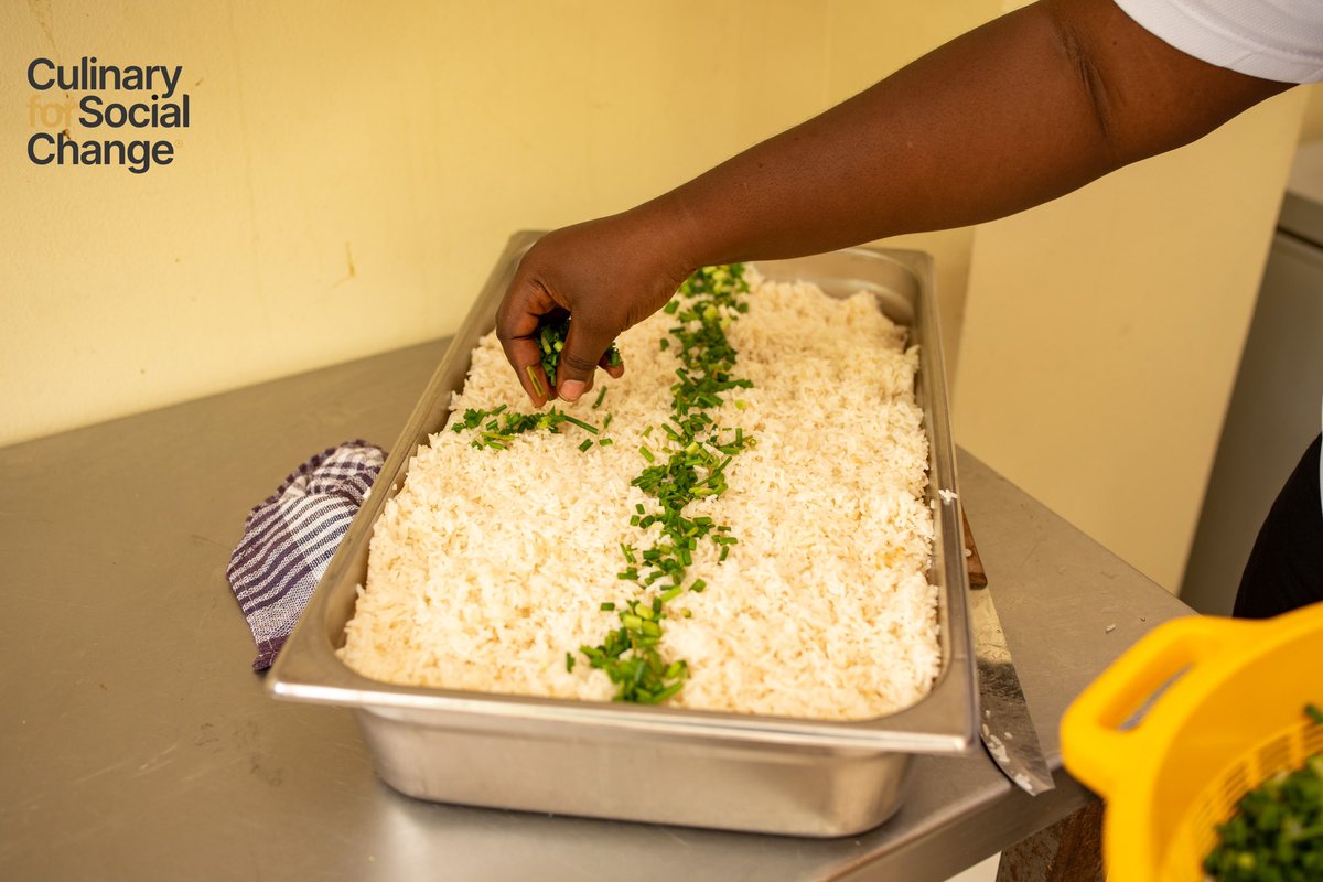 culinary4social's tweet photo. Another successful day of our Hot Meals Project at Kaneshie 1 Primary School,. 
Seeing the kids enjoy a nutritious meal is what drives us! 
Help us continue our mission by donating through *713* 4608# https://t.co/Tu9zeKNpBt