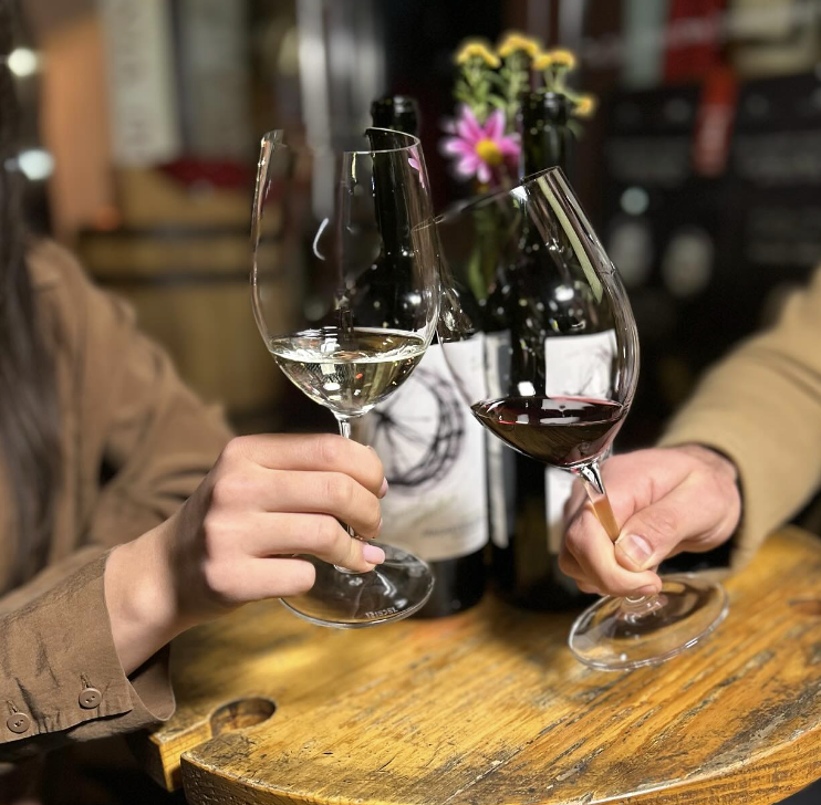 Introducing Jraghatspanyan Winery! Producing wines that combine the unique attributes of the grapes and terroir of Armavir with modern methods that ensure the production of quality wines meeting the highest international standards. 
Learn more: storicawines.com/our-wines/jrag…