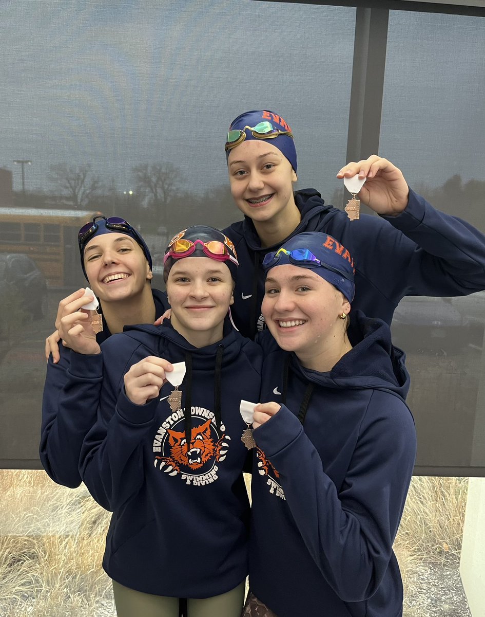 ETHSports's tweet photo. Vanya Gojakovic, Annika Wartowski, Georgia Stoolmaker &amp; Cameron Corbett &amp; QUALIFY FOR STATE with a time of 3:33.85 and finish 3rd Place in the 400 Relay at the #IHSAKits Girls Swimming &amp; Diving Sectional!!! https://t.co/SC5lBi0lM2