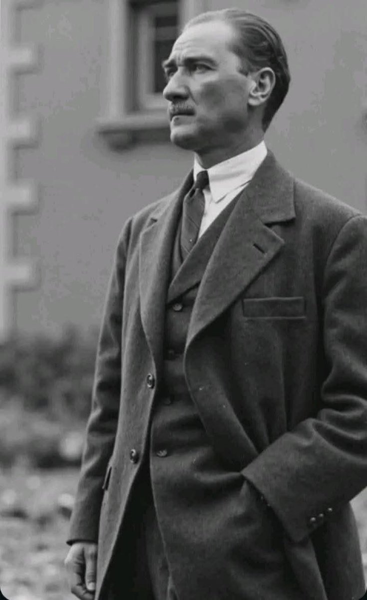 frmsxd's tweet photo. #saygiveminnetle #anıyoruz #Ataturk #10Kasım  Çok özlüyoruz⚘️ https://t.co/lCP8U5w4dO