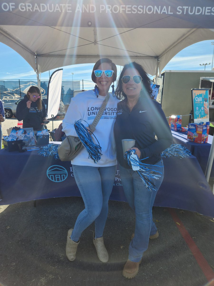 Saw some fab <a href="/WoodULead1839/">WoodU Lead</a>  Lancer Leaders at the tailgate today! Go WOOD! 💙 ##WoodULead