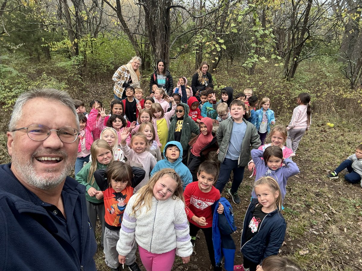 LHLionsSMSD's tweet photo. We had a fun trail walk with our kindergarten and pre-k students. Our lions love spending time in nature! https://t.co/atpKxiTbbh
